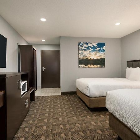 Days Inn By Wyndham Wainwright Bagian luar foto