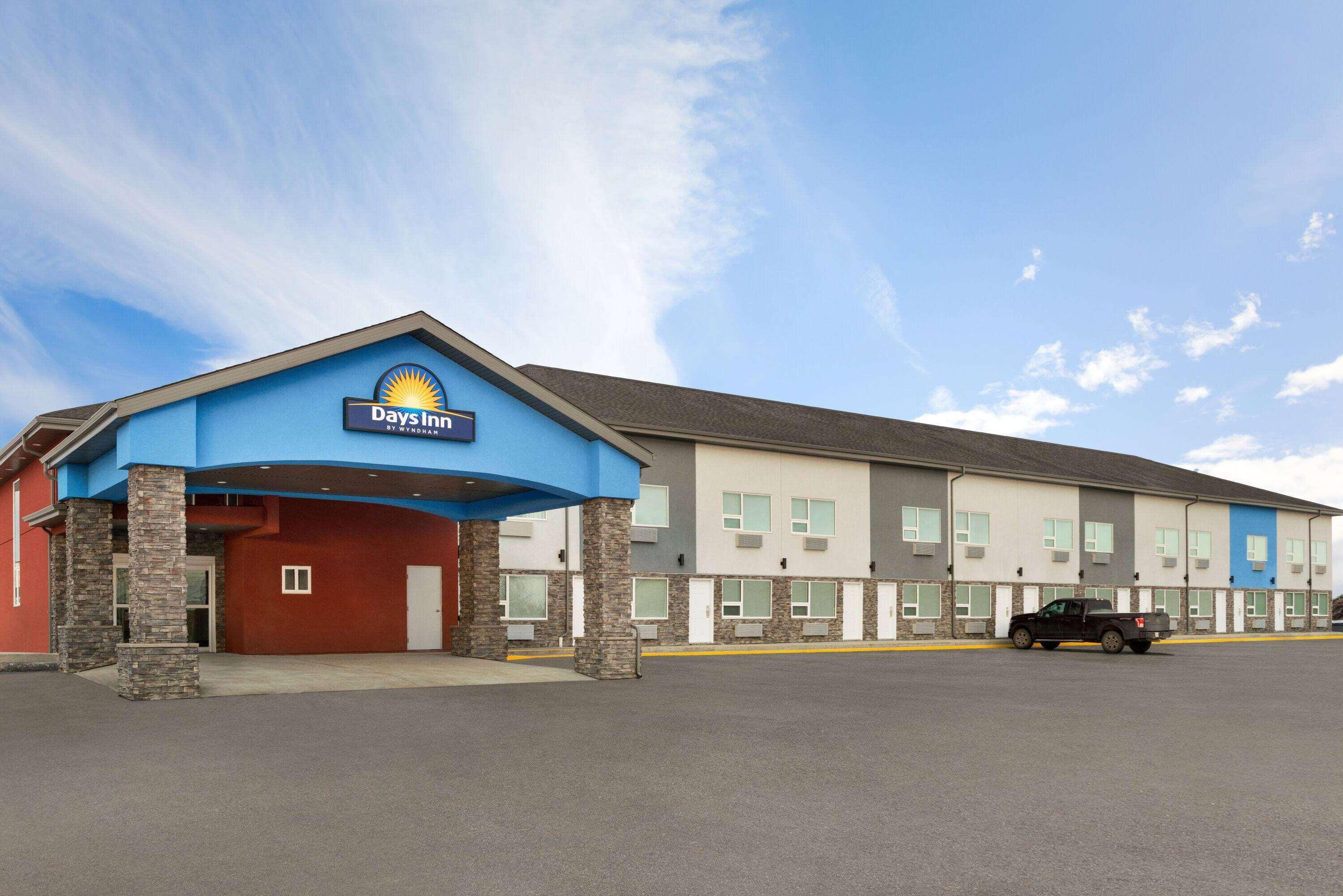 Days Inn By Wyndham Wainwright Bagian luar foto