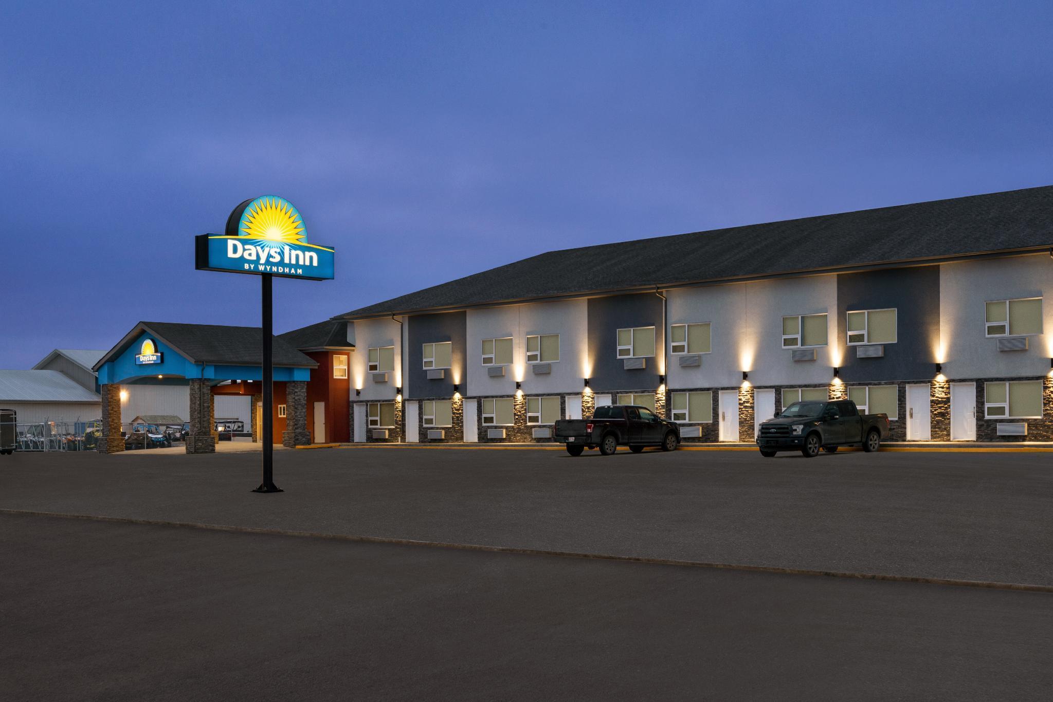 Days Inn By Wyndham Wainwright Bagian luar foto