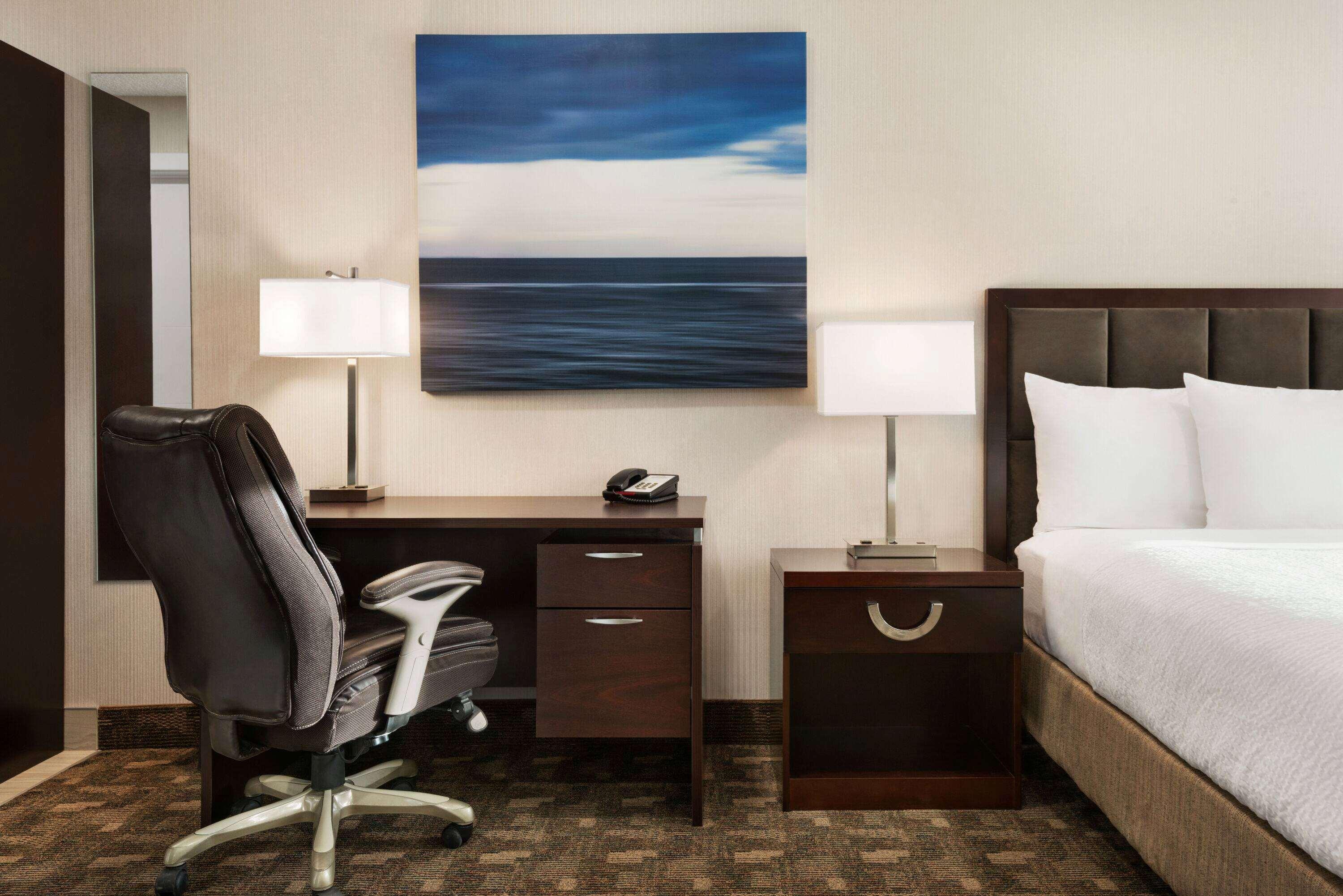 Days Inn By Wyndham Wainwright Bagian luar foto